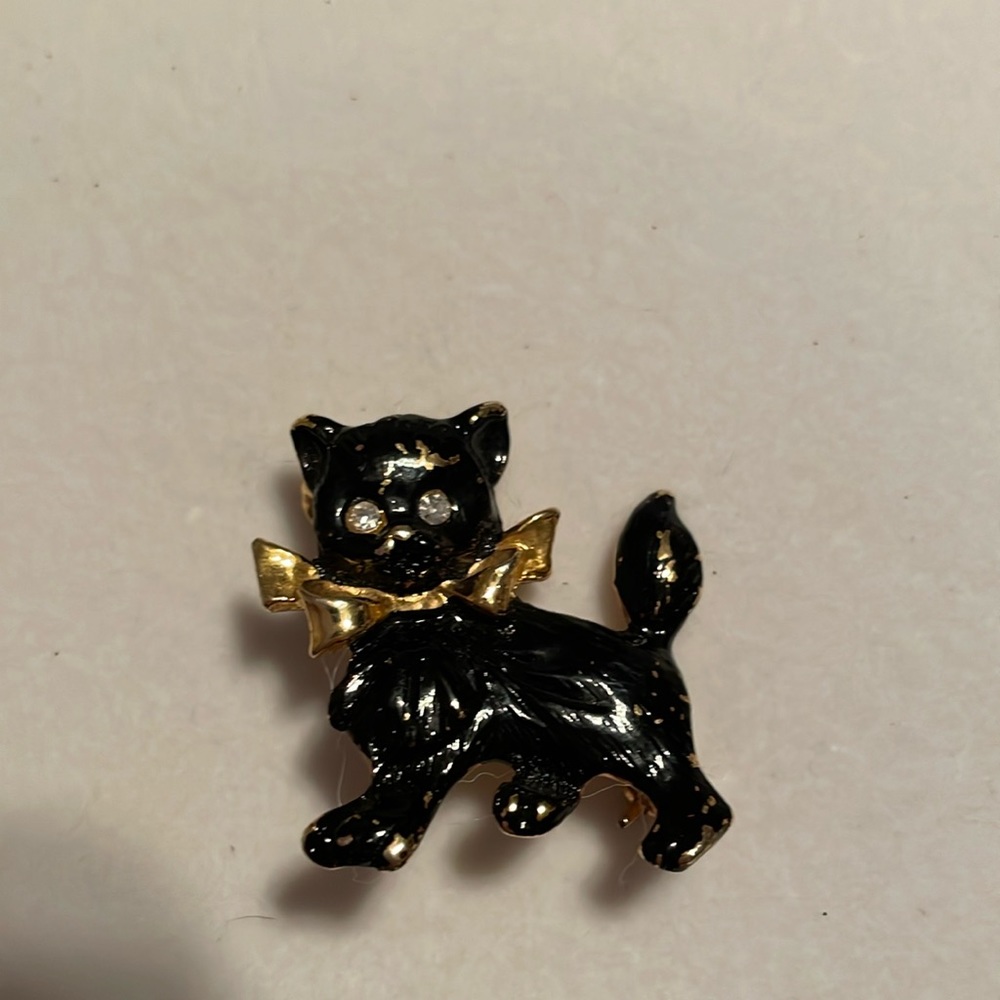 ⭐️Host pick⭐️ Vintage black enamel on gold tone metal cat brooch (small …